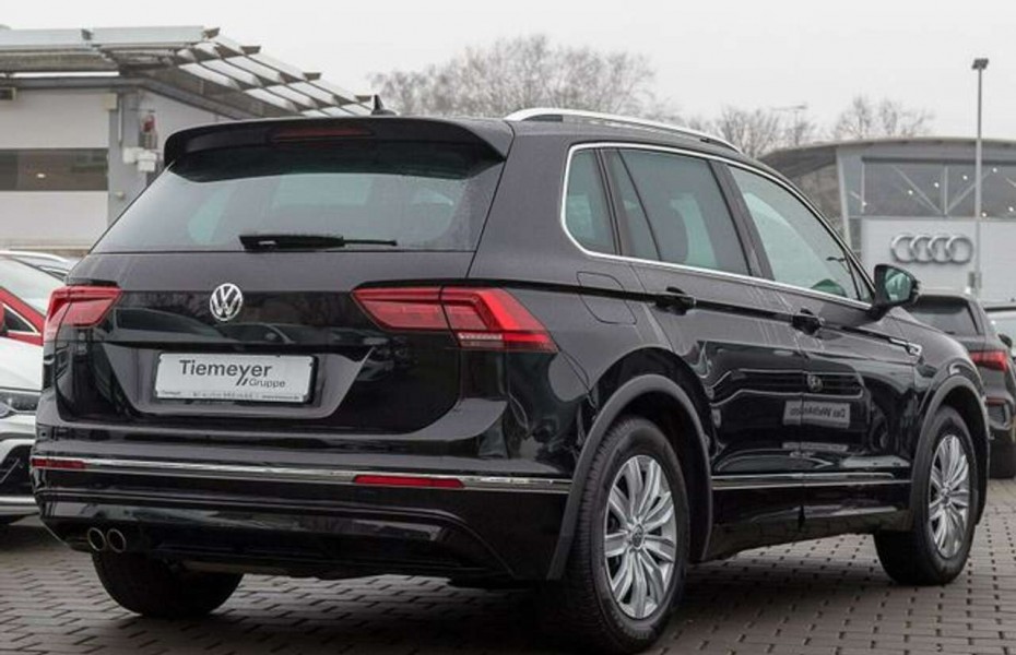 Volkswagen Tiguan 2.0 TDI DSG R-Line TOP Navi Pano HUD LED Taž Navi 360kam ParkPilot