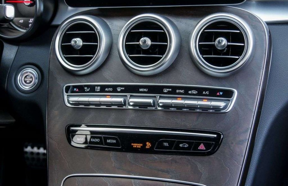Mercedes-Benz Třídy C C220d T AMG NAVI+LED+NIGHT+KEYLESS+PTS+SHZ+SOUND