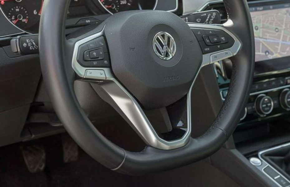 Volkswagen Passat Variant 2.0 TDI Elegance Pano Masáže LED Taž AdTemp