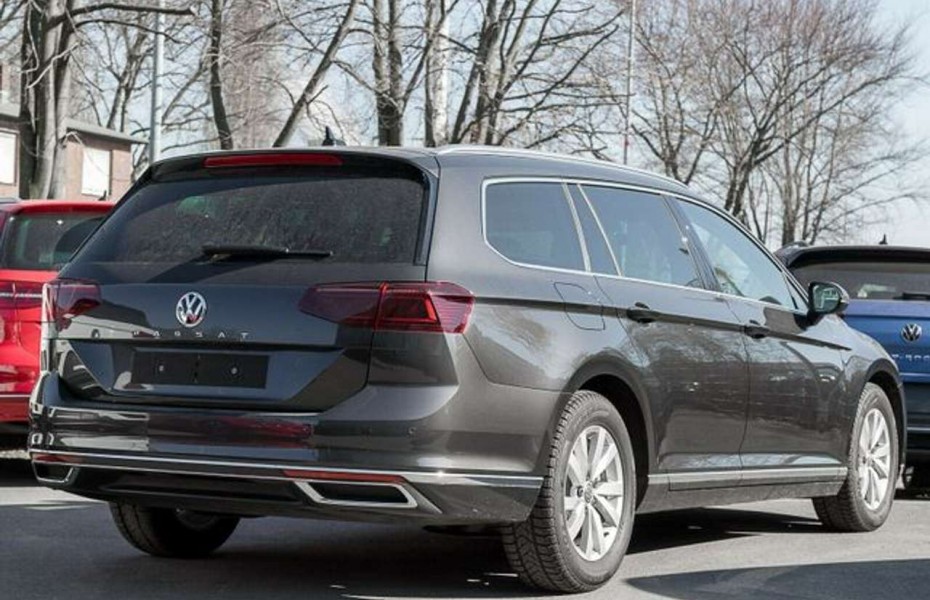 Volkswagen Passat Variant 2.0 TDI Elegance Pano Masáže LED Taž AdTemp