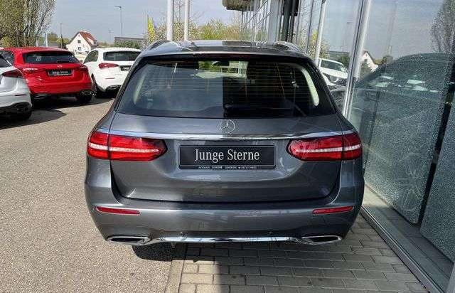 Mercedes-Benz Třídy E 220d 4M T-Modell AMG *LED*COMAND*BURMESTER*