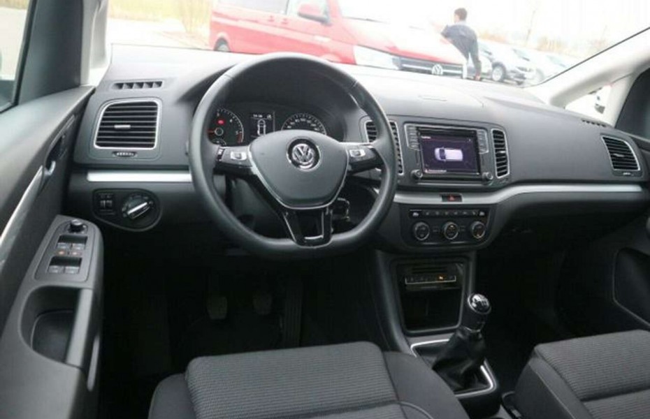 Volkswagen Sharan 2.0 TDI COMFORTLINE 7-SITZER GARANTIE+NAV