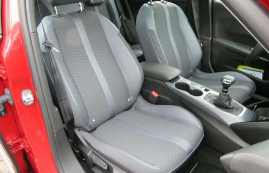 Peugeot 2008 Allure Pano LED AdTemp Apple