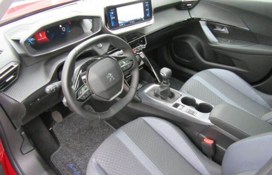 Peugeot 2008 Allure Pano LED AdTemp Apple