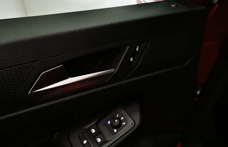 Volkswagen Caddy Life 2,0 TDI DSG NAV LED STH PARKASSIST 1,99%