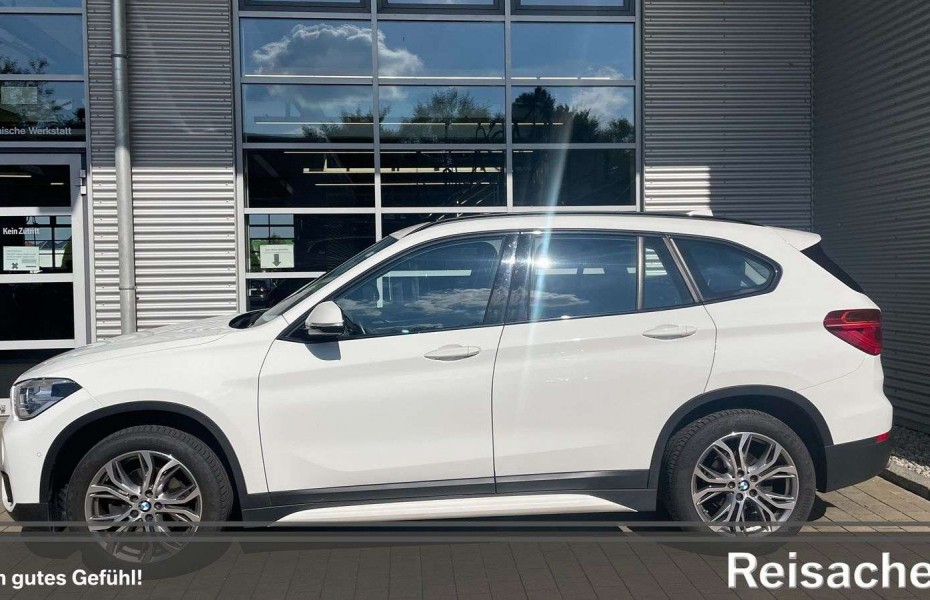 BMW X1 xDrive18dA SportLine,Navi,LED,AHK,RüKa,Pano