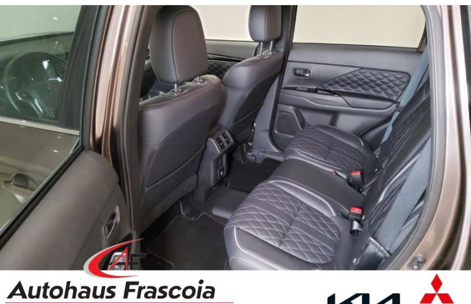 Mitsubishi Outlander Plus mit Spirit-Paket 4WD 2.4 AHK abn. StandHZG. L