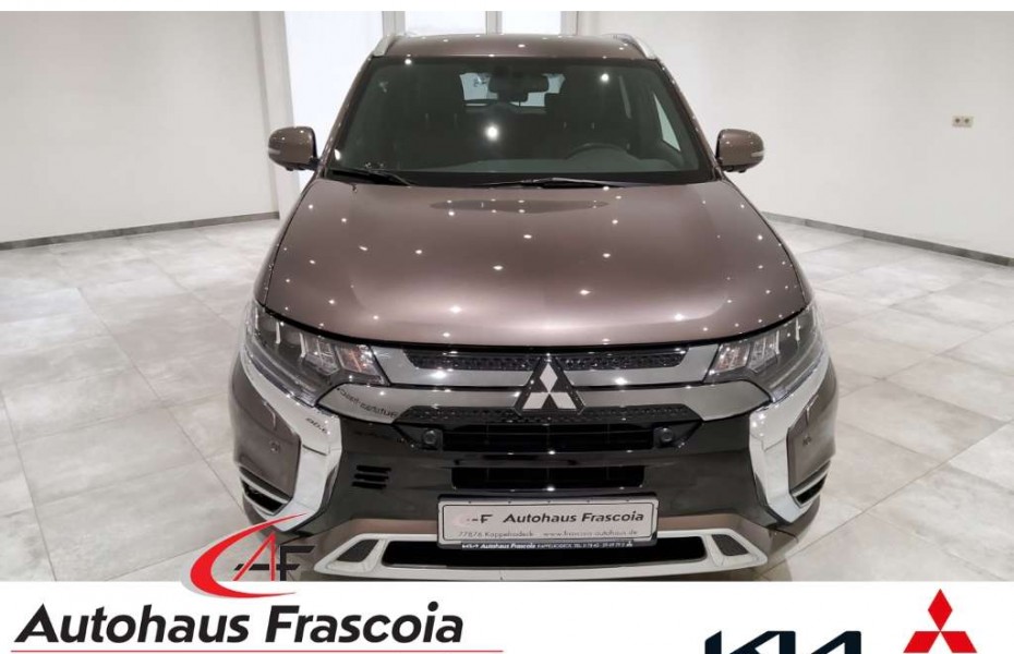 Mitsubishi Outlander Plus mit Spirit-Paket 4WD 2.4 AHK abn. StandHZG. L