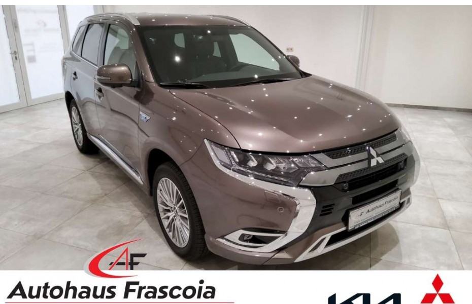 Mitsubishi Outlander Plus mit Spirit-Paket 4WD 2.4 AHK abn. StandHZG. L