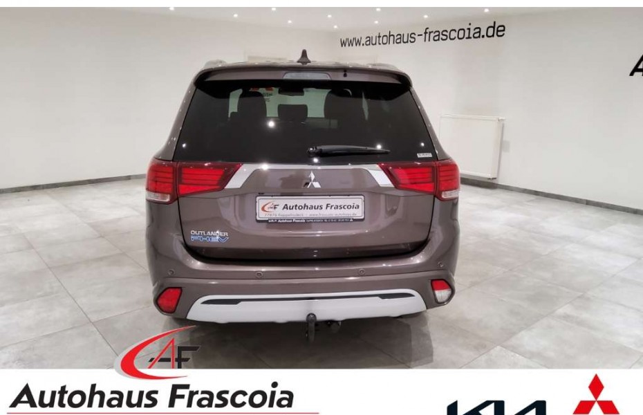 Mitsubishi Outlander Plus mit Spirit-Paket 4WD 2.4 AHK abn. StandHZG. L
