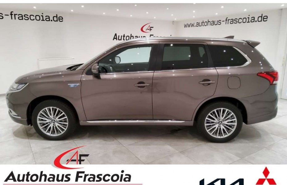 Mitsubishi Outlander Plus mit Spirit-Paket 4WD 2.4 AHK abn. StandHZG. L