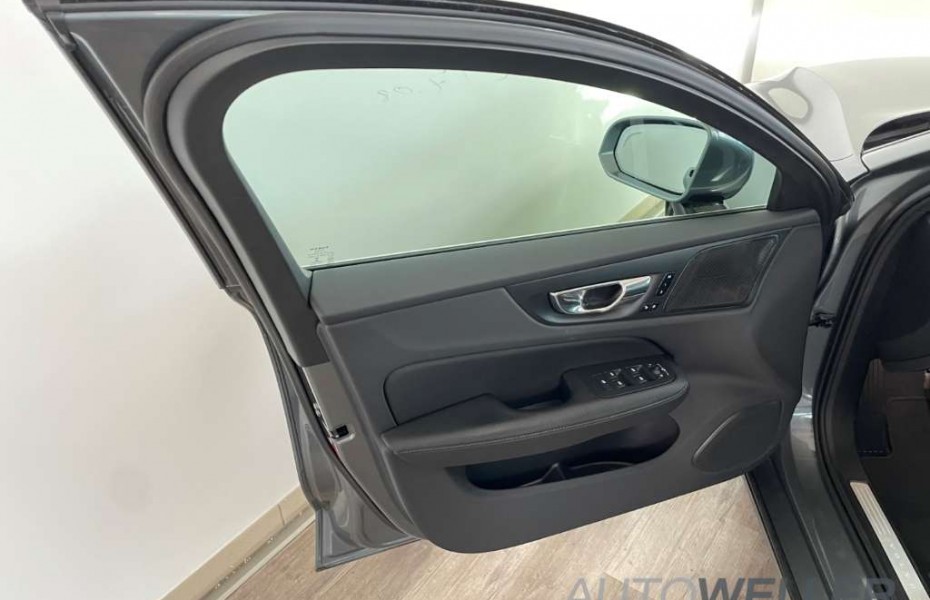 Volvo V60 D4 Inscription  BLIS Navi Leder LED 18'ALU