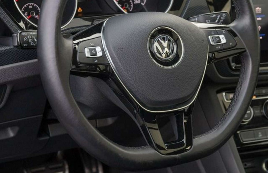 Volkswagen Touran 1.5 TSI DSG UNITED R-LINE LED PANO AHK