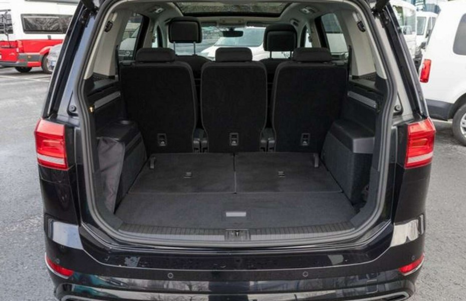 Volkswagen Touran 1.5 TSI DSG UNITED R-LINE LED PANO AHK