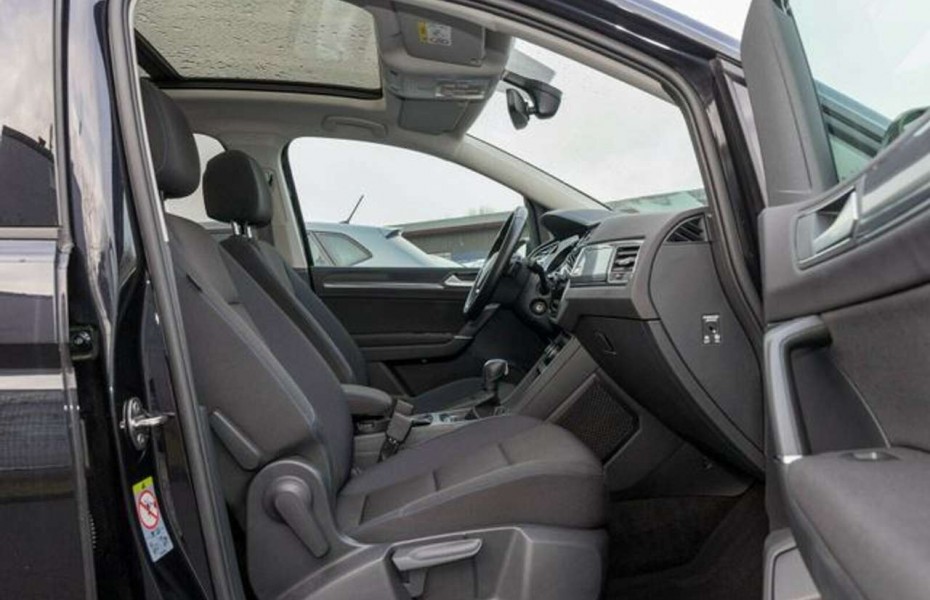 Volkswagen Touran 1.5 TSI DSG UNITED R-LINE LED PANO AHK