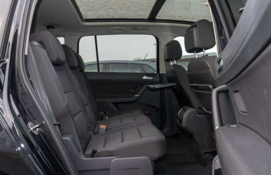 Volkswagen Touran 1.5 TSI DSG UNITED R-LINE LED PANO AHK