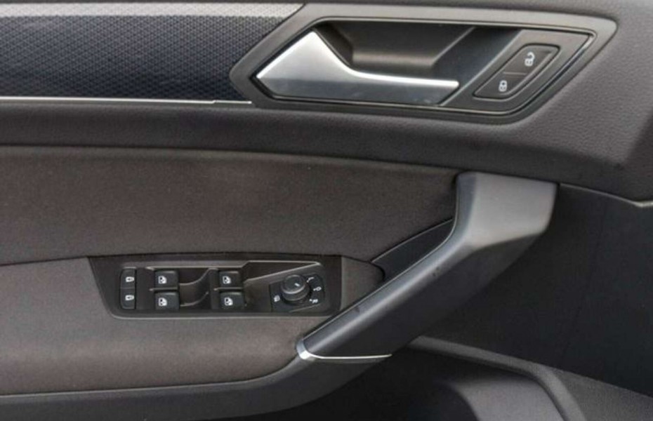 Volkswagen Touran 1.5 TSI DSG UNITED R-LINE LED PANO AHK