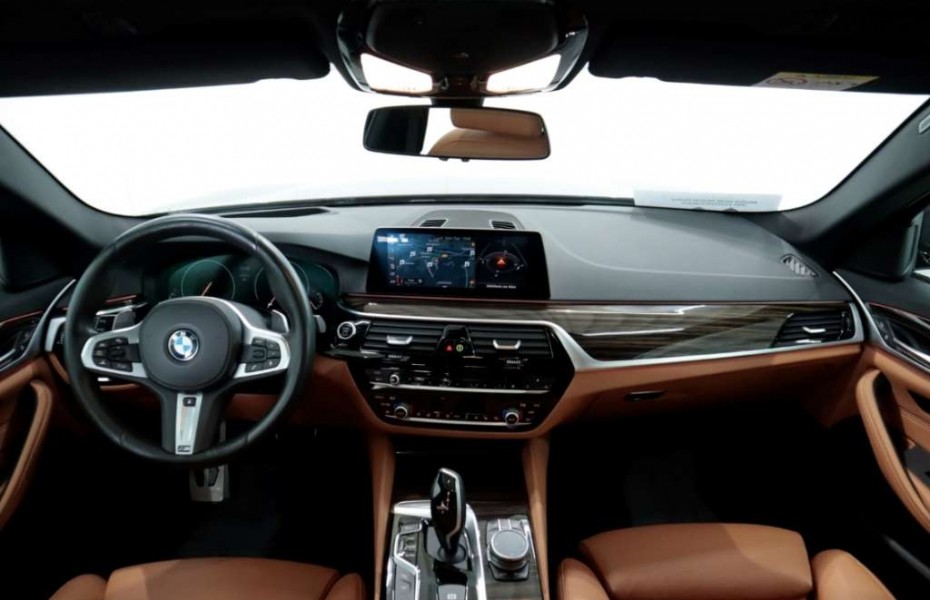 BMW Řada 5 d xDrive Tour M-Sport AHK Komfsz.HUD Pano.LED