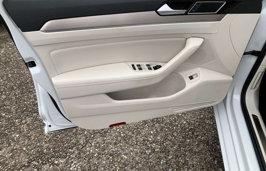 Volkswagen Passat Variant 2.0TDI High DSG LED ACC AHK Cam