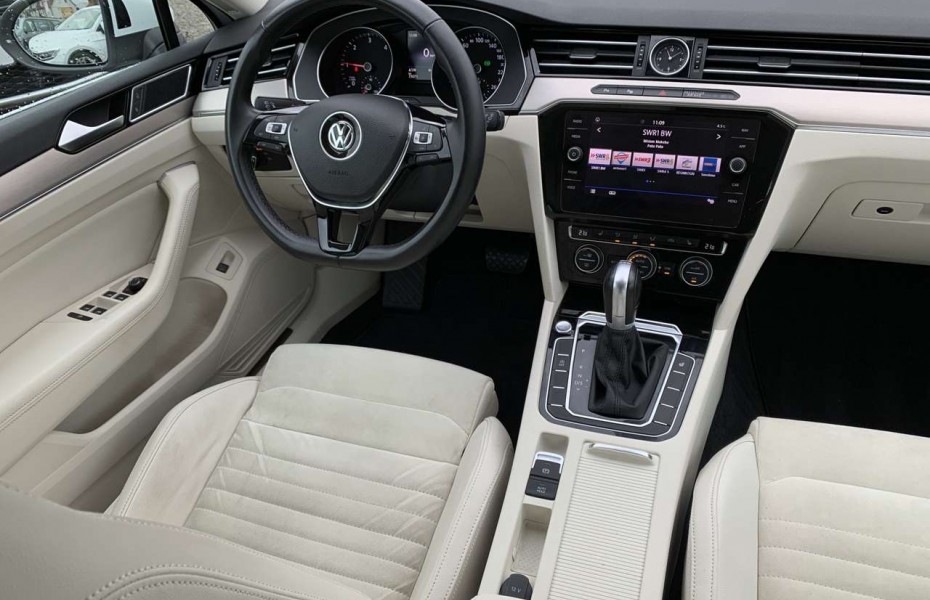 Volkswagen Passat Variant 2.0TDI High DSG LED ACC AHK Cam