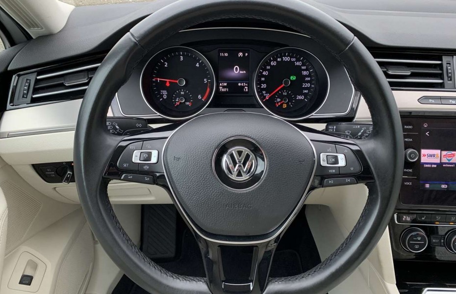Volkswagen Passat Variant 2.0TDI High DSG LED ACC AHK Cam