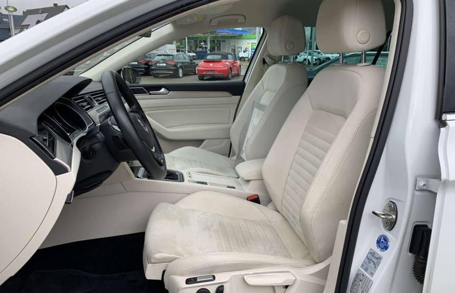 Volkswagen Passat Variant 2.0TDI High DSG LED ACC AHK Cam