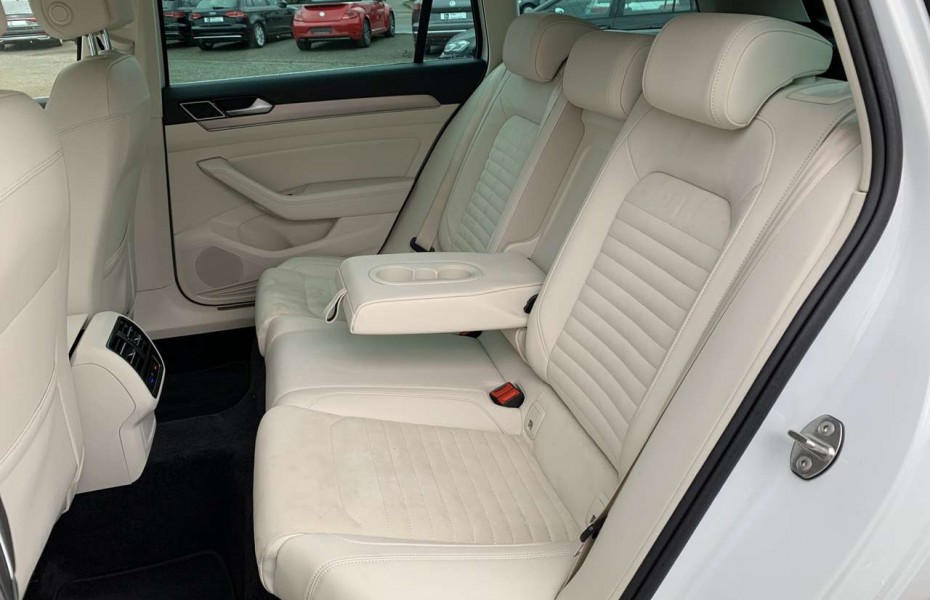 Volkswagen Passat Variant 2.0TDI High DSG LED ACC AHK Cam