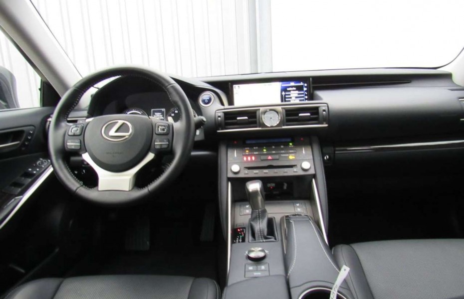 Lexus IS 300 300h Luxury Line*LED*NAVI*LEDER*GSHD*AHK*LMR*