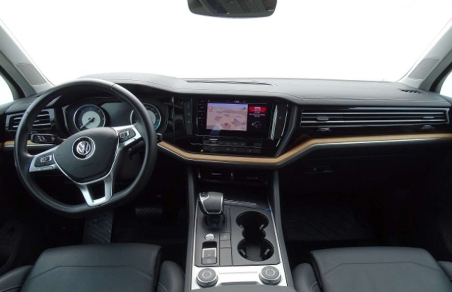 Volkswagen Touareg 3.0 V6 TDI 4M Navi ParkPilot ADTemp LED