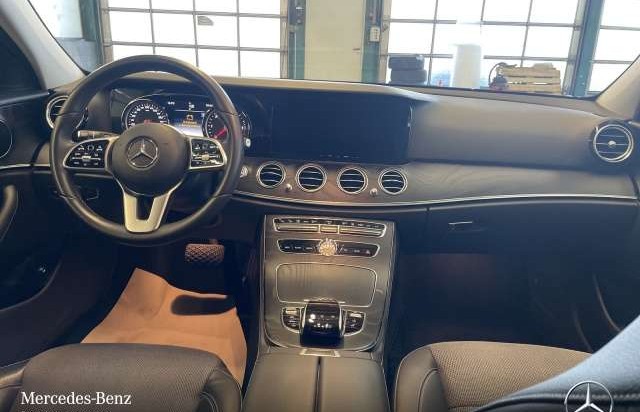 Mercedes-Benz Třídy E 220d T Avantgarde Stdhzg COMAND LED Kamera EDW