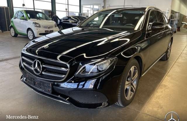 Mercedes-Benz Třídy E 220d T Avantgarde Stdhzg COMAND LED Kamera EDW