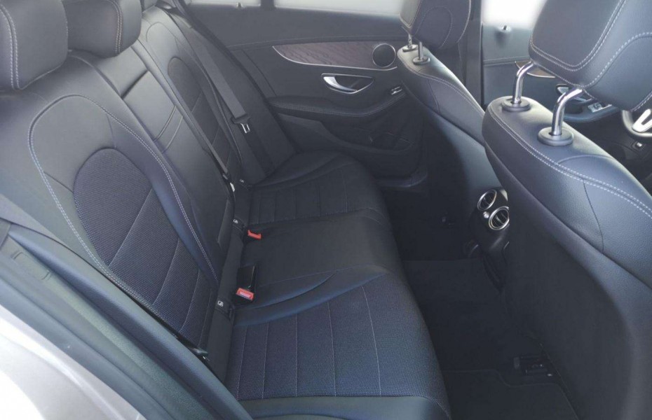 Mercedes-Benz Třídy C 220d Avantgarde Comand Taž Distronic NezTop LED Apple 