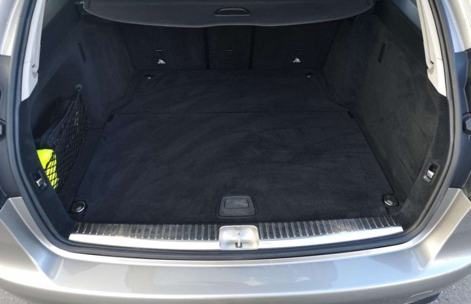 Mercedes-Benz Třídy C 220d Avantgarde Comand Taž Distronic NezTop LED Apple 