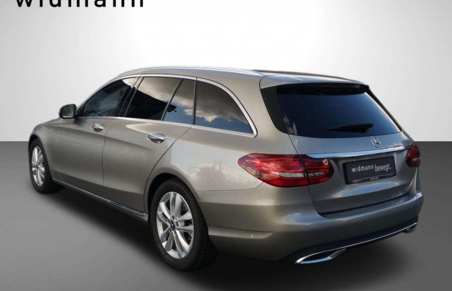 Mercedes-Benz Třídy C 220d Avantgarde Comand Taž Distronic NezTop LED Apple 