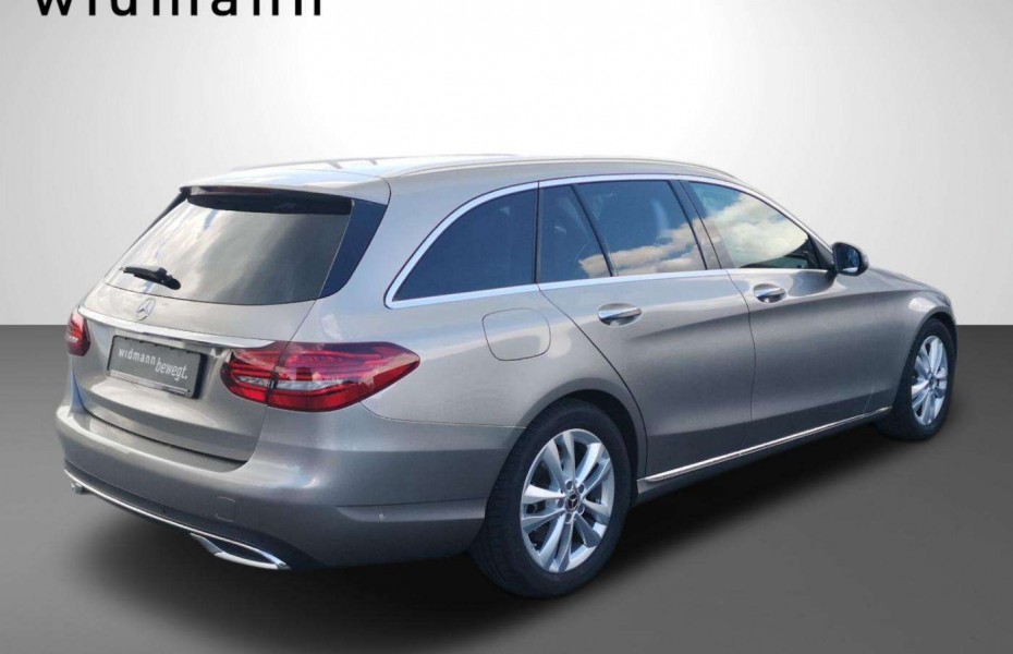 Mercedes-Benz Třídy C 220d Avantgarde Comand Taž Distronic NezTop LED Apple 