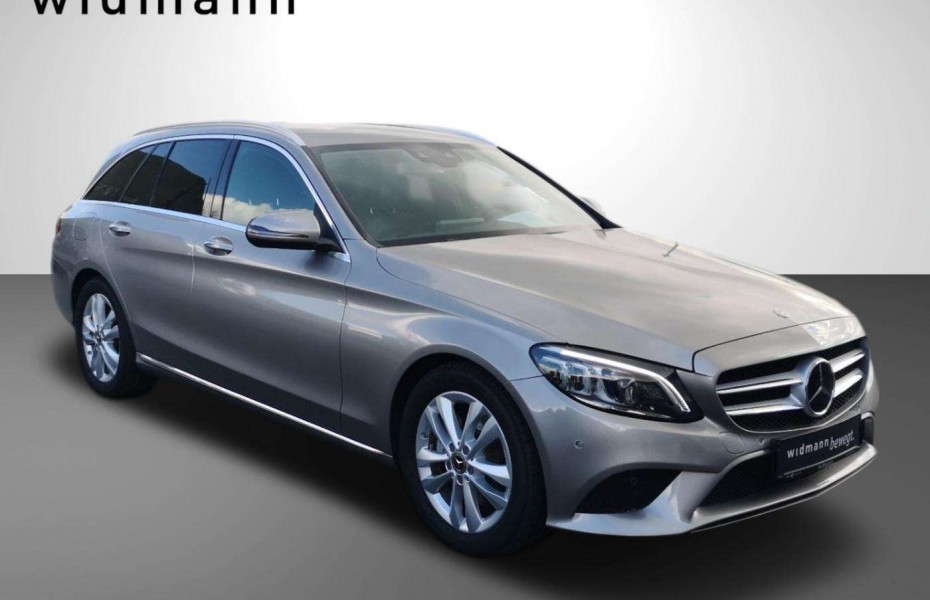 Mercedes-Benz Třídy C 220d Avantgarde Comand Taž Distronic NezTop LED Apple 