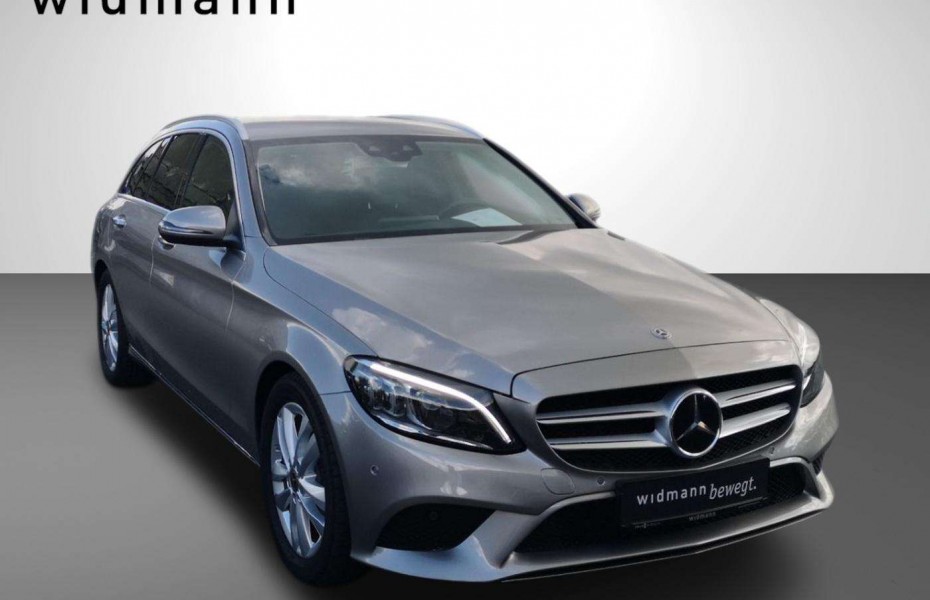 Mercedes-Benz Třídy C 220d Avantgarde Comand Taž Distronic NezTop LED Apple 