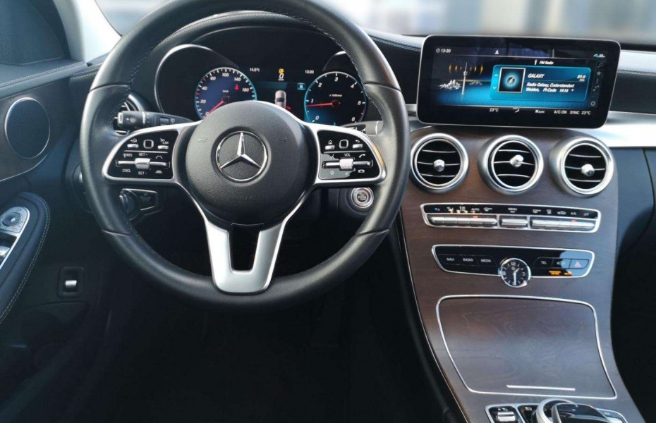Mercedes-Benz Třídy C 220d Avantgarde Comand Taž Distronic NezTop LED Apple 