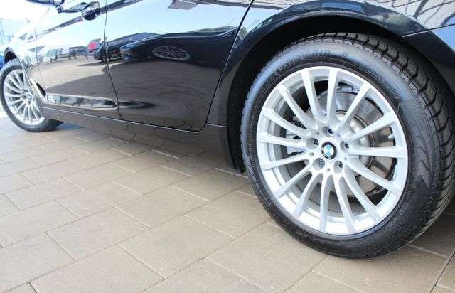 BMW Řada 5 520 d Touring aut. / LUXURY + NAVI + HUD + HIFI +