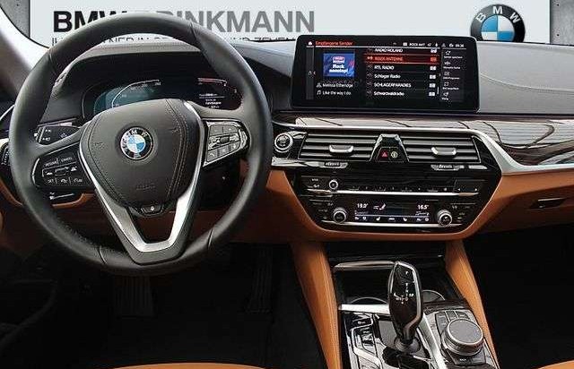 BMW Řada 5 520 d Touring aut. / LUXURY + NAVI + HUD + HIFI +