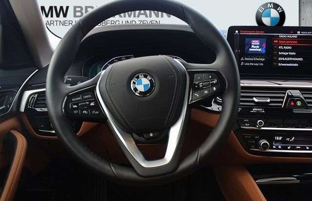 BMW Řada 5 520 d Touring aut. / LUXURY + NAVI + HUD + HIFI +