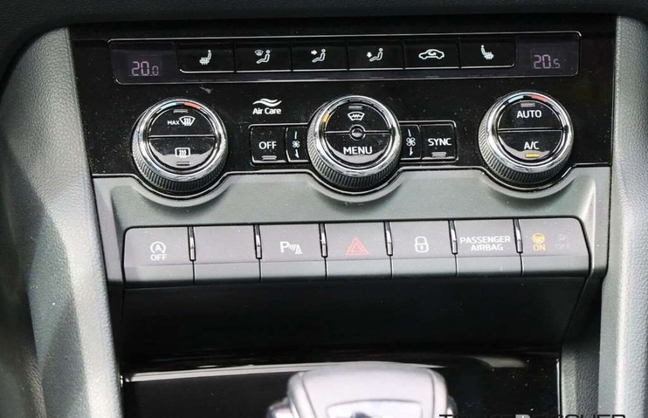 Škoda Karoq Style 1.5 TSI DSG 379,- 6849,- Anz. Panoramadach N