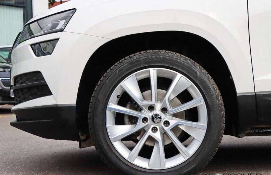 Škoda Karoq Style 1.5 TSI DSG 379,- 6849,- Anz. Panoramadach N