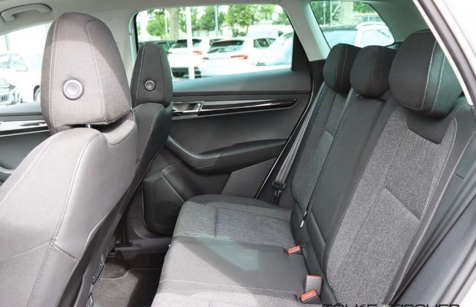 Škoda Karoq Style 1.5 TSI DSG 379,- 6849,- Anz. Panoramadach N