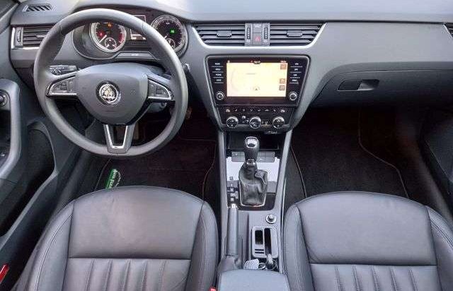 Škoda Octavia Combi PremiumEdition 2,0TDI DSG NAVI,PDC