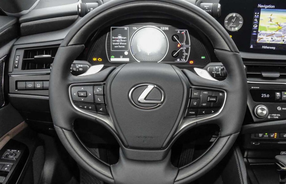 Lexus ES 300h Luxury Line NEUES MODELL Head-Up LED