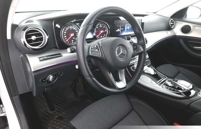 Mercedes-Benz Třídy E 220d T Avantgarde LED Park-Spur-Spgl-Pkt Navi  Klima