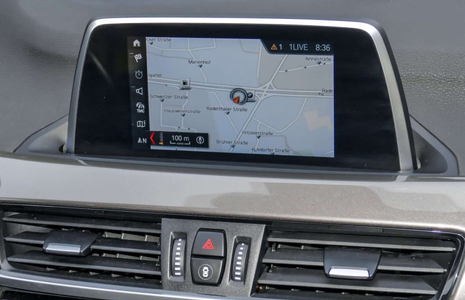 BMW X1 sDrive20i xLine Nav LED PDC+RFK Komfortzg 18