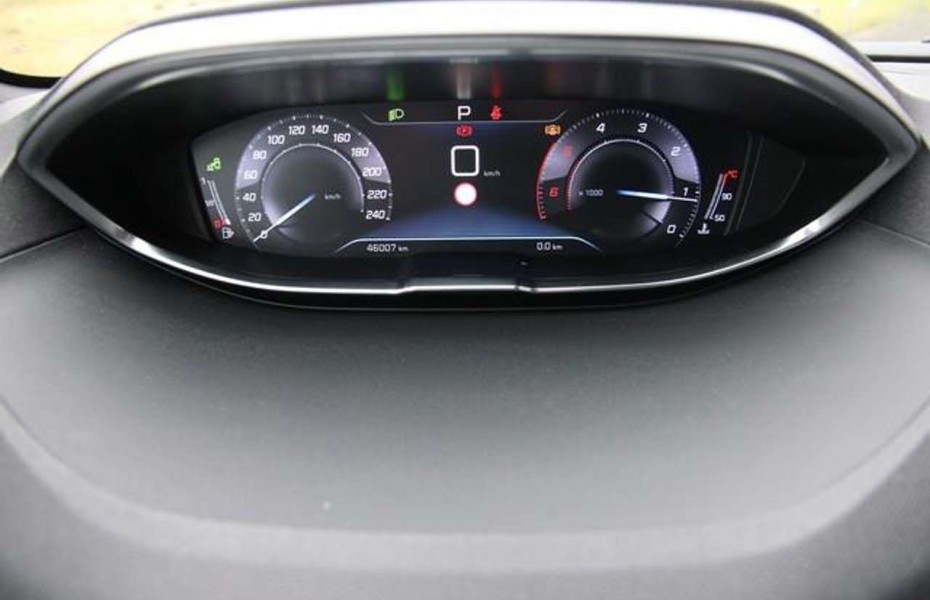 Peugeot 3008 GT HDi 180 Automatik Schiebedach e-Klappe Focal
