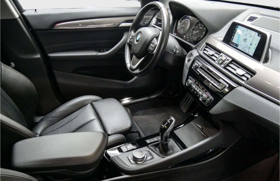 BMW X1 sDrive18d xLine HiFi LED WLAN Navi Tempomat